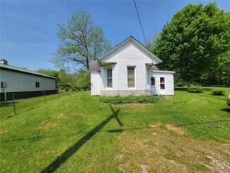 415 S D St, Louisiana, MO 63353