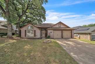 2802 Glen Ridge Dr, Arlington, TX 76016