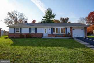 8 Dawn Ave, Akron, PA 17501