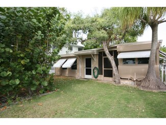643 Palm Ave, Goodland, FL 34140
