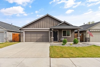 2985 NW Cedar Ave, Redmond, OR 97756
