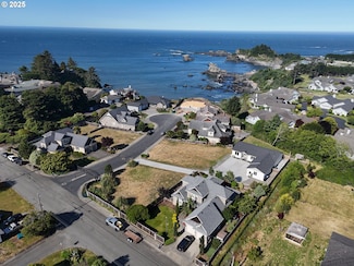 7205 Edge Cliff Dr, Brookings, OR 97415