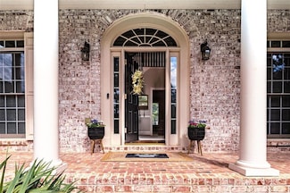 200 N Willow Ct, Alpharetta, GA 30004