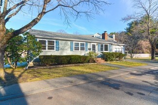 4 Pulaski Dr, Manchester, MA 01944