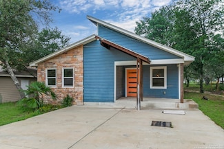 1380 Royal Oaks Dr, Somerset, TX 78069