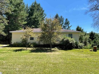 7492 E Townline Lake Rd, Harrison, MI 48625