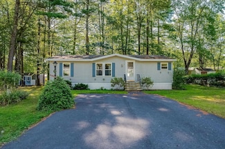 10 York Ct, Rochester, NH 03868