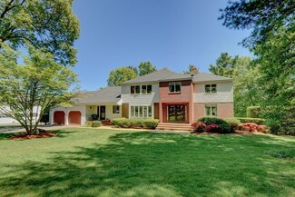 17 Treetops Ln, Danvers, MA 01923