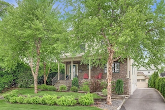 10 Nautilus Place, New Rochelle, NY 10805