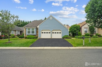 4 Molly Pitcher Ct, Monroe Township, NJ 08831