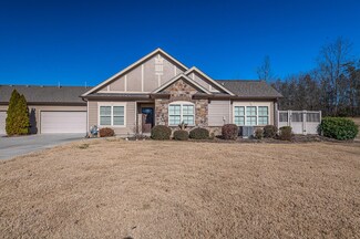 1592 Sedgefield Dr, Ooltewah, TN 37363
