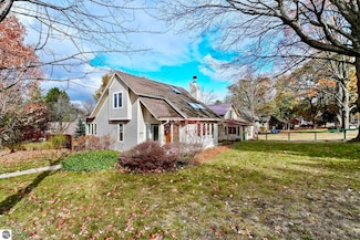 228 W Seventeenth St, Traverse City, MI 49684