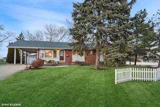 10 Flagstaff Ln, Hoffman Estates, IL 60169