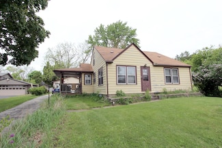 N20W28318 Oakton Rd, Pewaukee, WI 53072