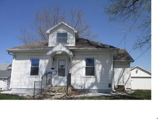 912 E Clinton St, Freeport, IL 61032