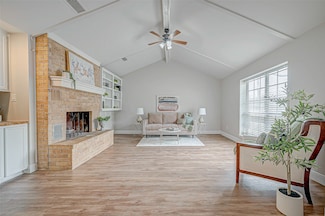 201 N Hunt St, Bellville, TX 77418