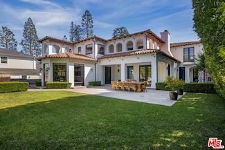 706 N Crescent Dr, Beverly Hills, CA 90210