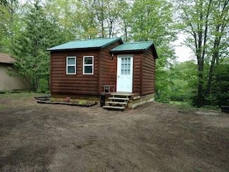 1571 Maple Point Rd, Beaverton, MI 48612