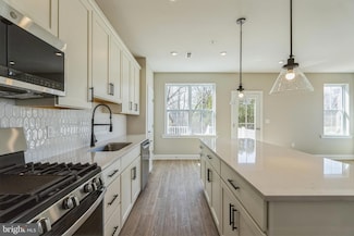 1 Ironwood Dr, Royersford, PA 19468