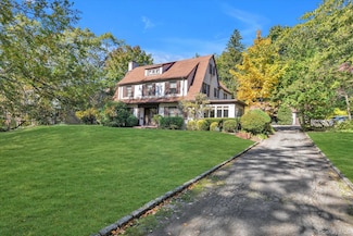 57 Beacon Hill Rd, Port Washington, NY 11050