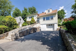 18 Gainsborg Ave E, West Harrison, NY 10604