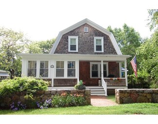 61 Prospect St, South Dartmouth, MA 02748