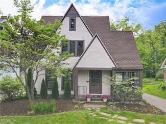 2431 Queenston Rd, Cleveland, OH 44118