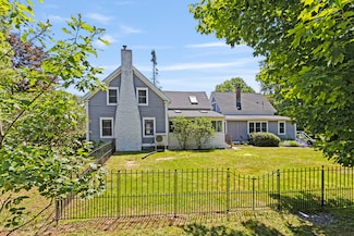 30 Pine St, Freeport, ME 04032