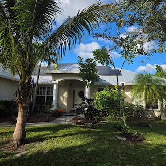 981 SW Mccracken Ave, Port Saint Lucie, FL 34953