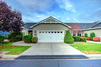 33 Broken Stone Way, Eagle Point, OR 97524