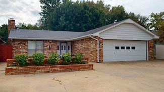 2211 Briarwood Dr, Woodward, OK 73801