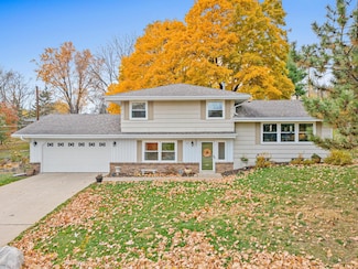 5233 Heritage Hills Dr, Bloomington, MN 55437