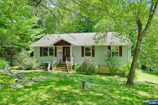 36 Morsemere Rd, Hewitt, NJ 07421