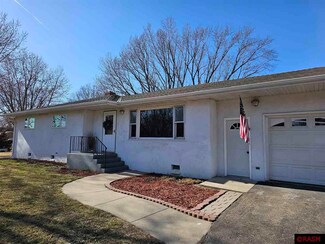 1622 1622 Center St, New Ulm, MN 56073