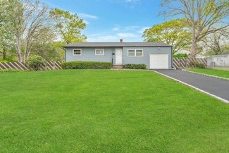 7 Glenn Ct, Brentwood, NY 11717