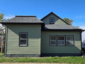 413 E 4th St S, Newton, IA 50208