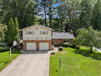 2471 Norcrest Dr, Norton Shores, MI 49441
