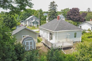 39 Knott St, Rockland, ME 04841