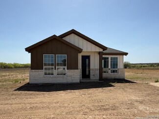 133 Camino Verde Ct, La Vernia, TX 78121