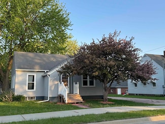 403 6th St, Parkersburg, IA 50665