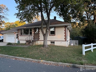 26 N Shore Blvd, Helmetta, NJ 08828