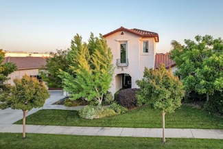 172 Omaha Ave, Clovis, CA 93619