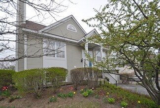 915 S Darla Ct, Waukegan, IL 60085