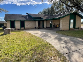 711 W North St, Hebbronville, TX 78361