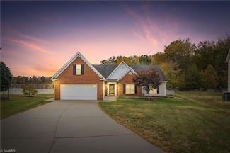 838 Lisa Run Ct, Kernersville, NC 27284