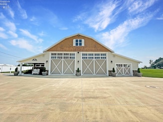 2640 E Harbor Rd, Port Clinton, OH 43452