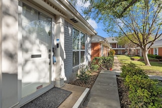 1013 Roaring Springs Rd, Fort Worth, TX 76114