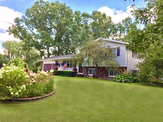 5668 Van Buren St, Hudsonville, MI 49426