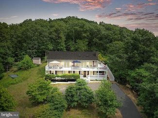 1390 Applewood Dr, Front Royal, VA 22630
