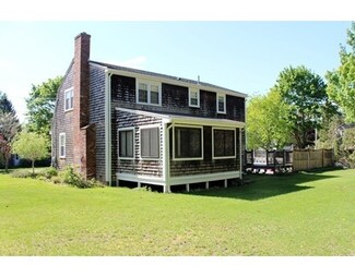 14 Grenadier Rd, Hingham, MA 02043